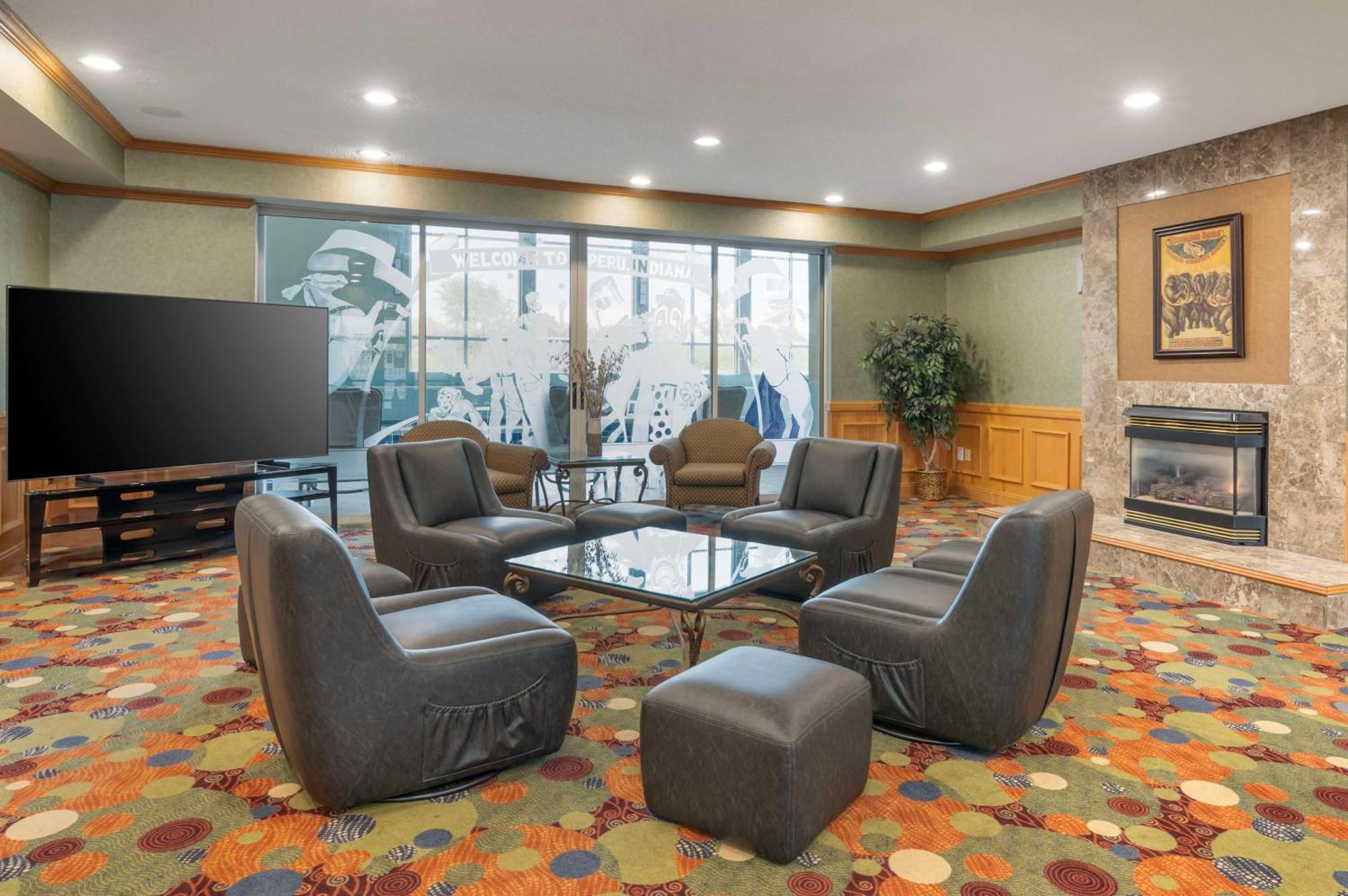 Best Western Circus City Inn Peru Екстер'єр фото